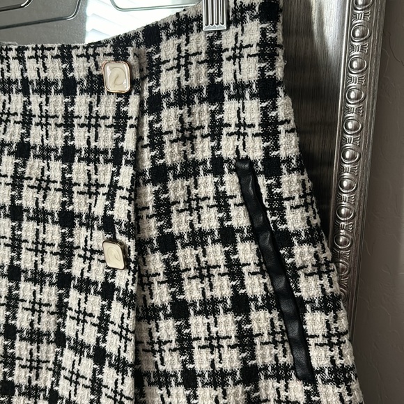 Aaron & Amber 2pc set black & white - Picture 7 of 8